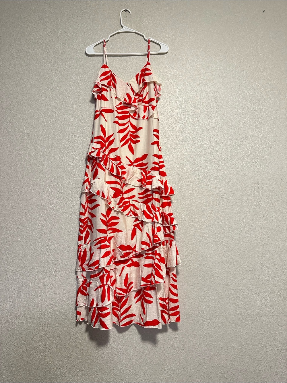 Ember Women’s Red Leaf Print Ruffle Midi Dress. M